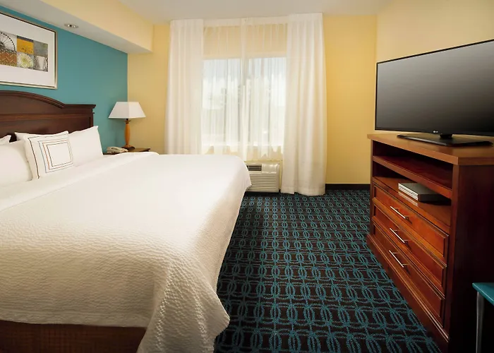 Fairfield Inn & Suites By Marriott Marshall